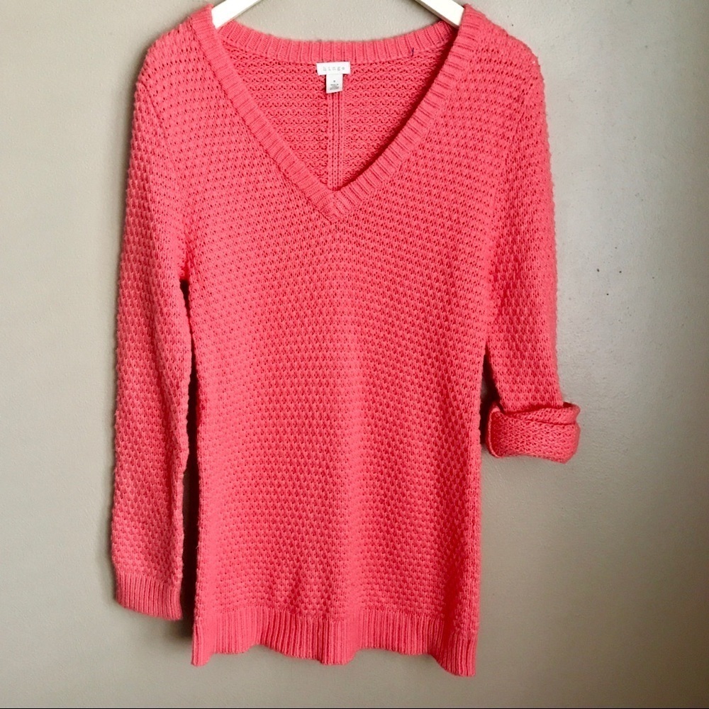 [Hinge] Pink V-Neck Sweater